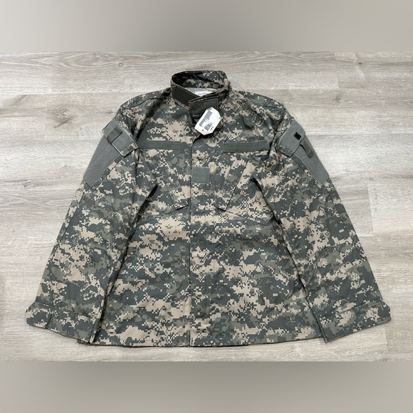 I184 NWT US Army Combat Coat Wind Resistant Camo FR Uniform Jacket Medium Reg - Picture 1 of 6